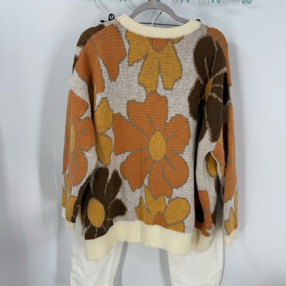 BiBi Orange, Brown, Cream large, bold Floral print Crew Neck cozy Sweater M - Picture 9 of 10